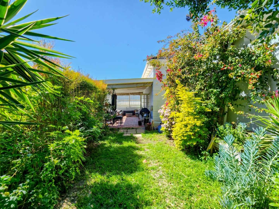 3 Bedroom Property for Sale in Sea Point Western Cape